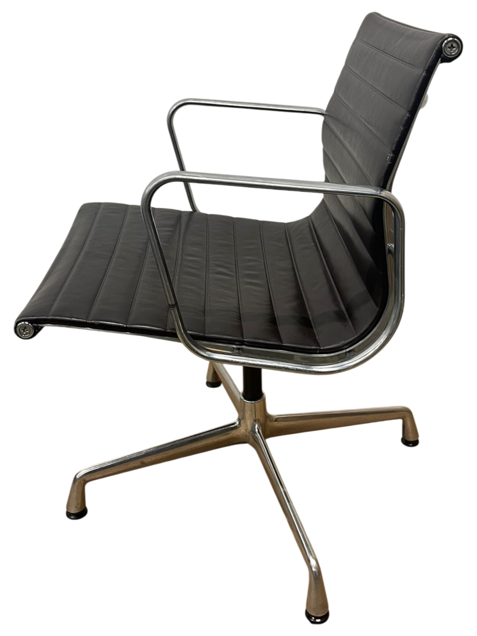 Vitra Eames Ea 108